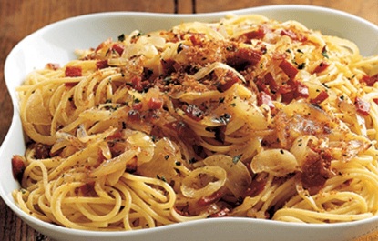 Спагетти с беконом и панировочными сухарями